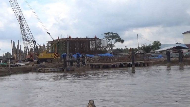 Oktober Pembangunan Jembatan Penyeberangan Sungai Puting Rampung