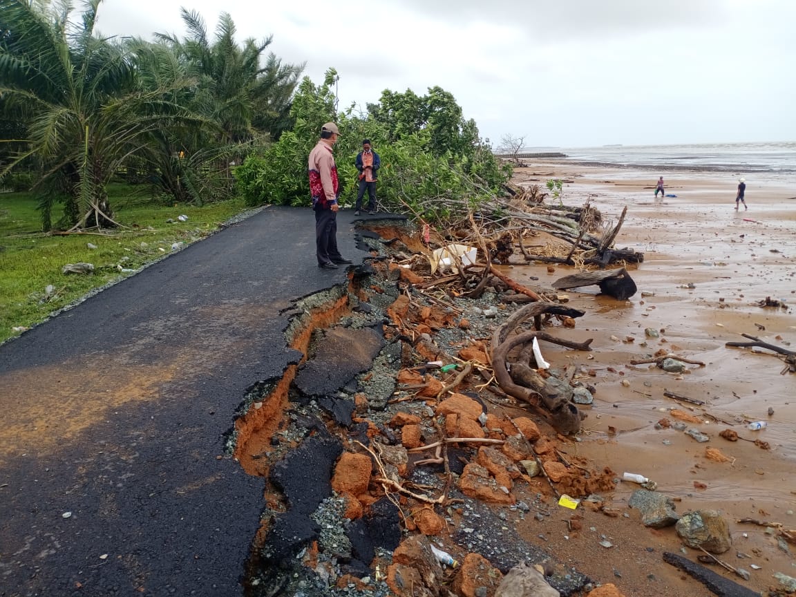 Warga Pesisir Diminta Waspada Terhadap Gelombang Pasang Air Laut