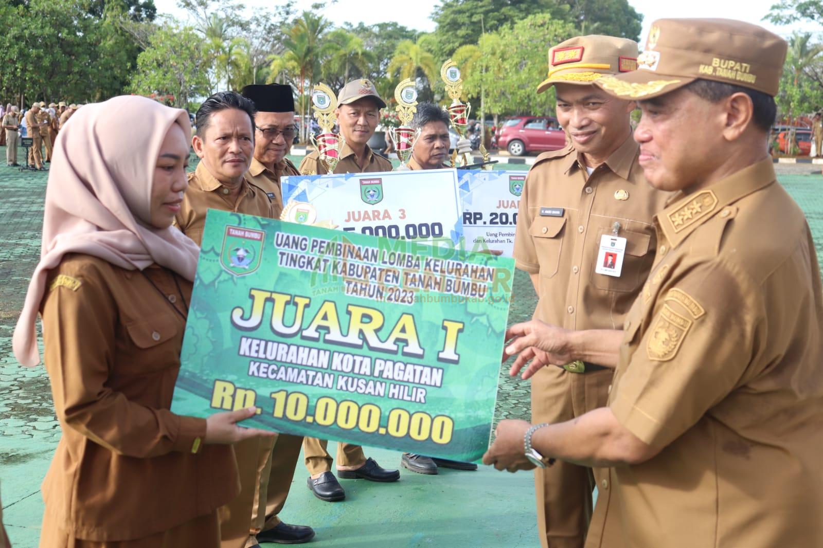 Bupati Zairullah Serahkan Penghargaan Dan Uang Pembinaan Juara Lomba