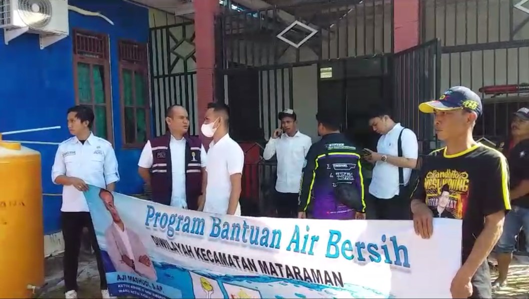 Hipmi Banjar Dan Relawan Damkar Bantu Air Bersih Ke Gunung Ulin