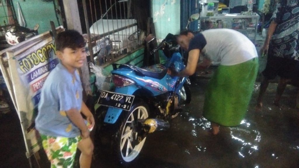 Kawasan Kelayan B Terendam Banjir Rob