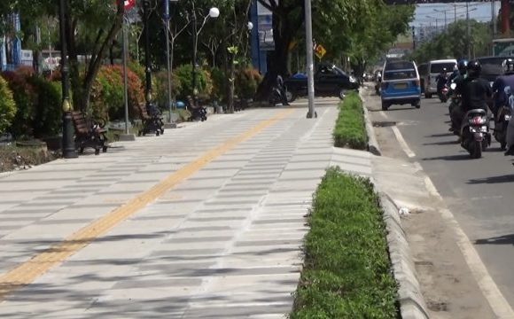 Pedestrian / trotoar di Jl A Yani KM 2 Banjarmasin (foto:duta tv)