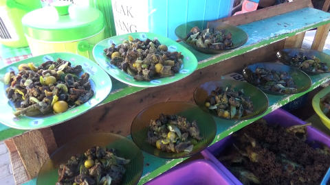 Berbagai Jenis Burung Goreng Hadir Di Pasar Ramadhan Taman Kamboja