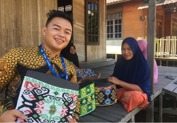 Motif Kekinian Tambah Kesan Modern Produk Kerajinan Manik