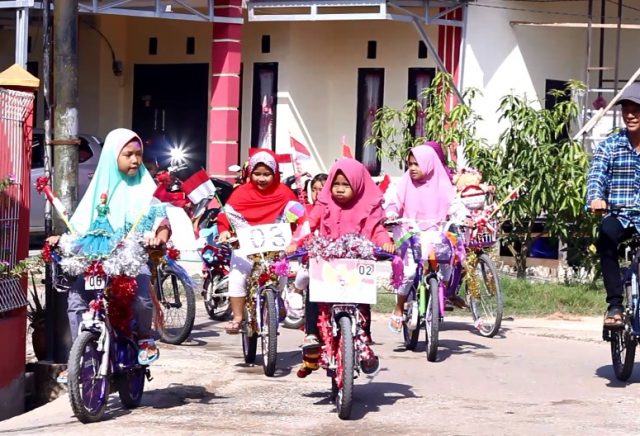 Jalan Santai Dan Pawai Sepeda Hias Youtube