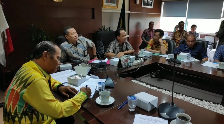 rapat DPRD perlindungan petani