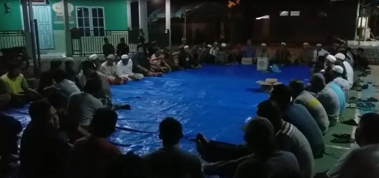 Relawan posko masjid Bani Al Ahdal menggelar rapat Haul Guru Sekumpul