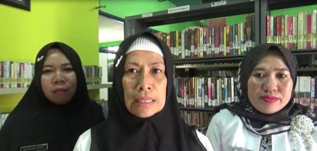 Susiana Elyati (Tengah)Sekretaris Dispersip Kabupaten Tapin