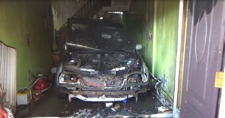 Dua Unit Mobil di Kelapa Gading Hangus Terbakar