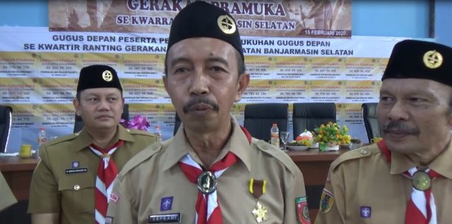 Saprani (tengah)Ketua Panitia Pelantikan