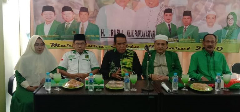 pasangan bakal calon Bupati Banjar H Rusli menerima berkas dukungan dari PPP