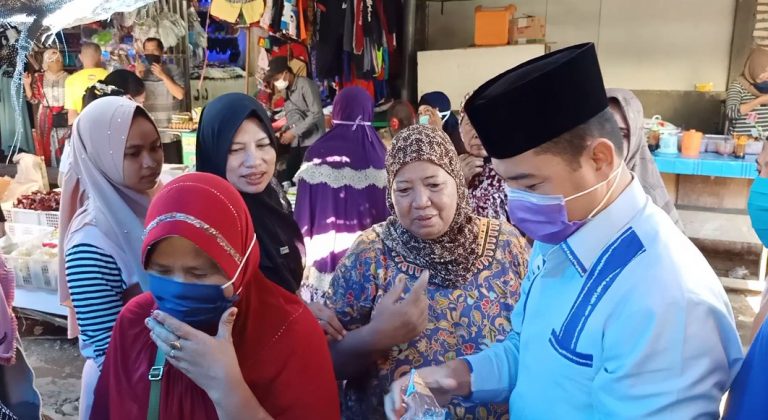 BKPRMI Kota Banjarmasin Bagikan masker di pasar