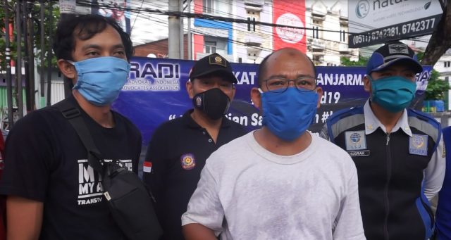 Diankorona Riadi (Tengah) Sekjen Peradi Kota Banjarmasin