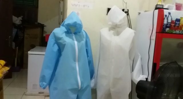 Istri Dokter  Bikin Baju  APD  Murah