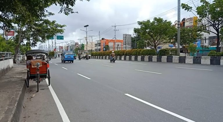 Suasana Jalan di Kota Banjarmasin