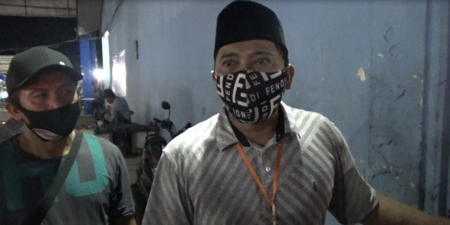 Rusdi Hartono (kiri)Kepala Upt Pelabuhan Perikanan Banjarmasin