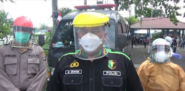 Kombespol Erwinn Zainul Hakim (Tengah)Kabiddokkes Polda Kalsel