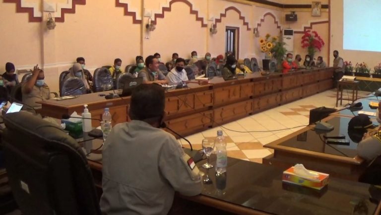 Proses Rapat Provinsi Ambil Alih Penanganan Covid-19 di Kotabaru