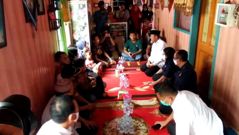 Suasana Rumah Keluarga Almarhum Bripka Leonardo