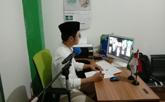 Salah Satu Peserta Mengikuti Webinar