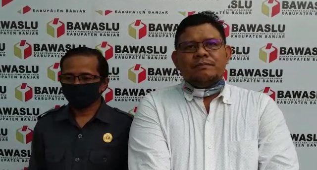 Fajri Tamjidillah (kanan), ketua Bawaslu Banjar