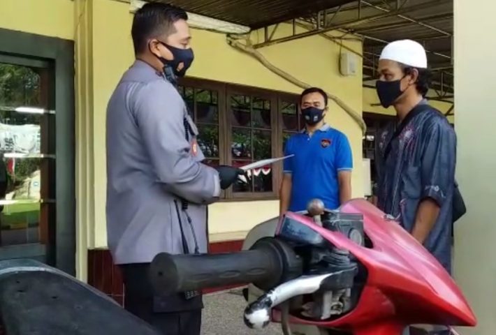 Polres Banjar menyerahkan 1 unit sepeda motor barang curian