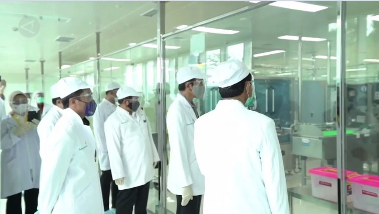 Laboratorium Fakultas Kedokteran Universitas Padjajaran, tengah melakukan uji klinis fase ketiga
