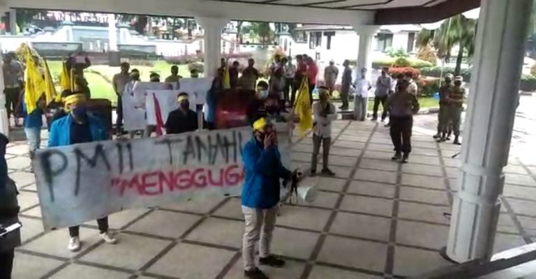 Aksi Demo PMII ke Kantor DPRD Tanah Laut
