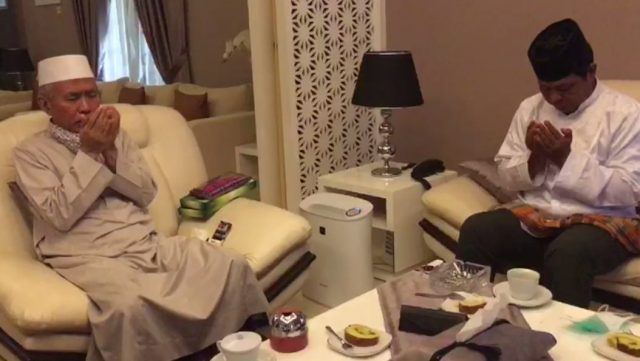 Paman Birin Sowan ke Guru WildanPaman Birin Sowan ke Guru Wildan