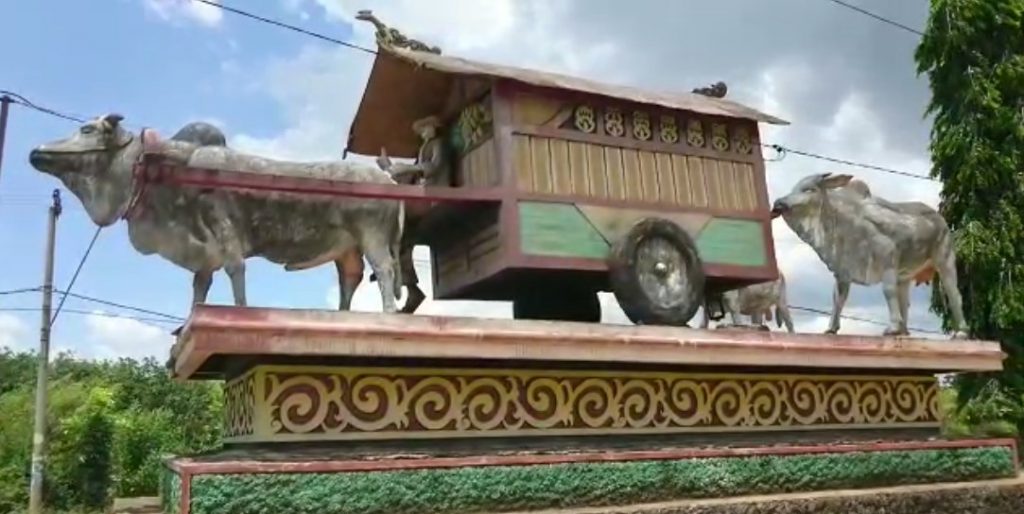 Patung Gerobak Sapi Gunung Kayangan Kondisinya Memprihatinkan