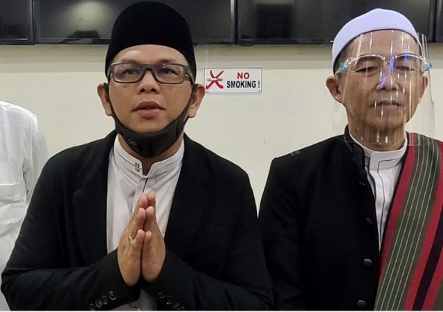 Dr. Andin Sofyanoor SH. MH & K.H.Muhammad Syarif Busthomi paslon Bupati Banjar