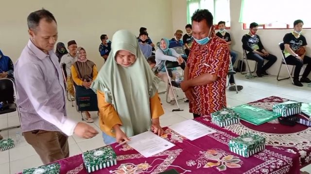 Poliban Banjarmasin menghibahkan 2 teknologi Pengering Ikan 