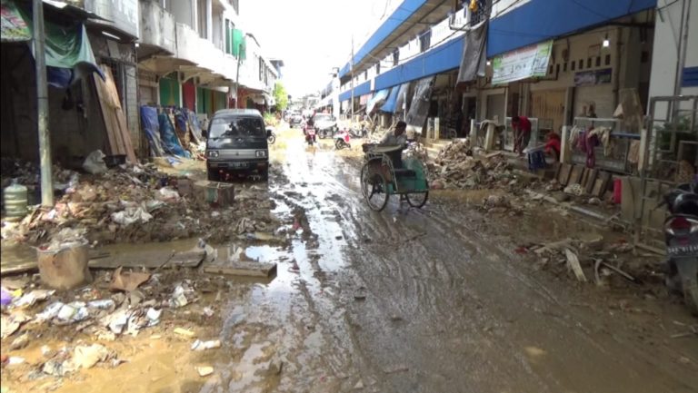 Kondisi pasar Barabai pasca banjir di HST (foto:duta tv)