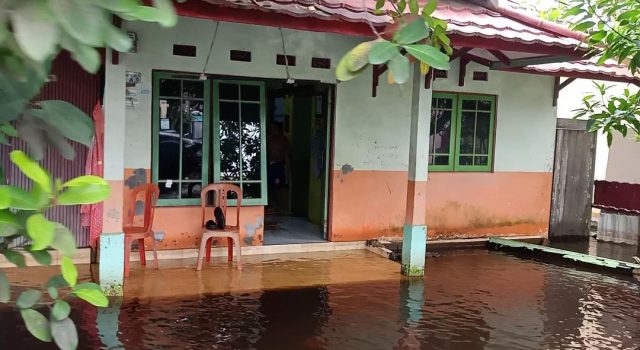 rumah terendam banjir