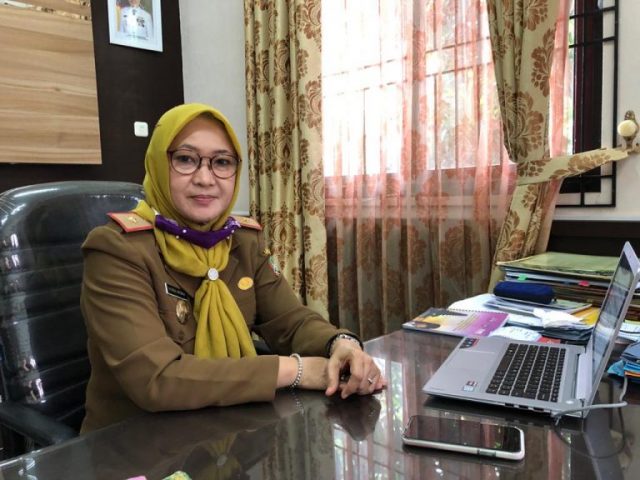 Kepala DPPPA Kalsel, Husnul Hatimah, memberikan keterangan terkait peringatan Hari Perempuan Sedunia, Banjarbaru, Senin (8/3/2021). MC Kalsel/scw