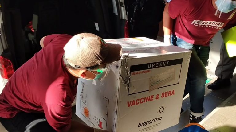 Vaksin COVID-19 tahap 2 datang di Kotabaru (foto:duta tv)