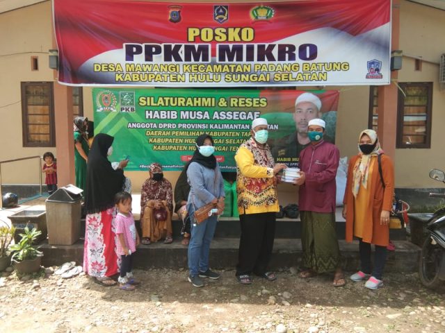Habib Musa Assegaf Memberikan Bantuan kepada Warga 