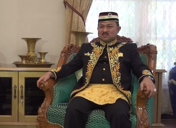 Sultan H. Khairul Saleh Al-Mu'tashim billah.