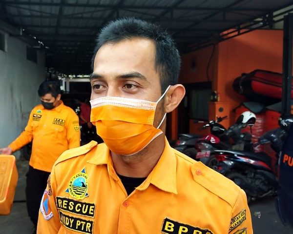 Andi Putera Anggota Animal Rescue BPBD Kota Banjarmasin.