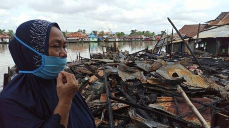 Kebakaran di Jalan 9 November Banjarmasin (Foto: Tribun)