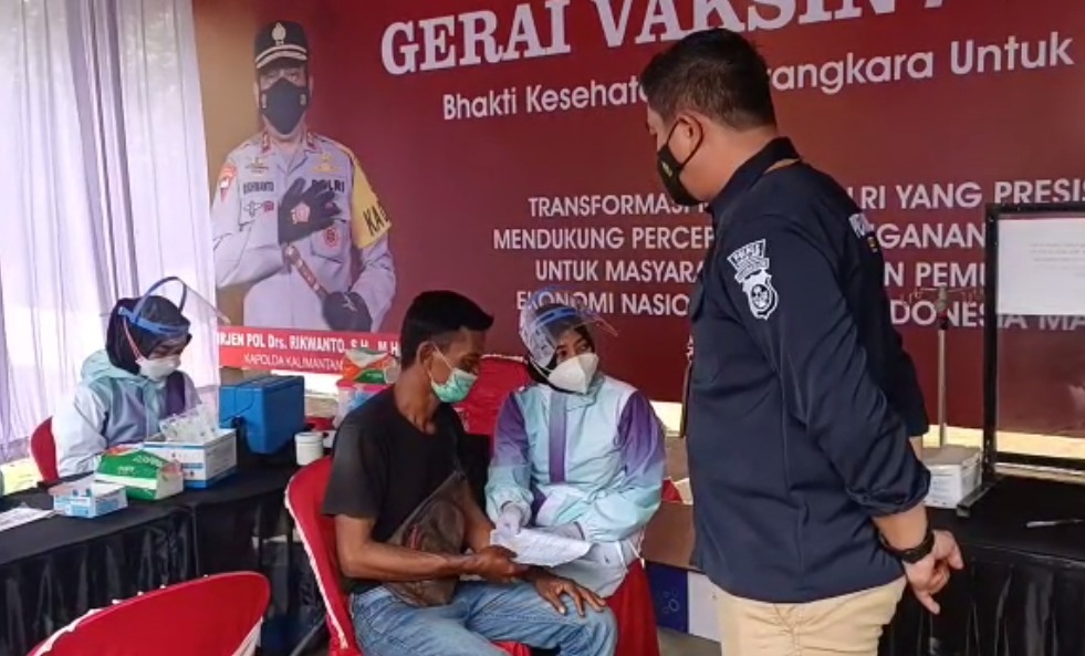 Vaksinasi di Mapolsek Pelaihari