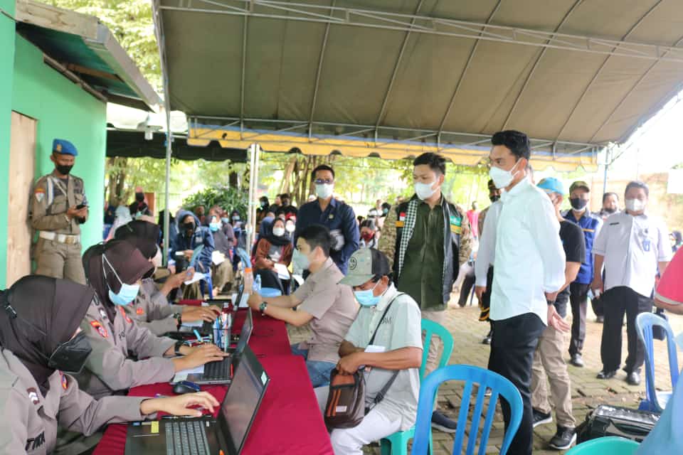 melaksanakan Vaksinasi Covid-19 di Kelurahan Sekumpul