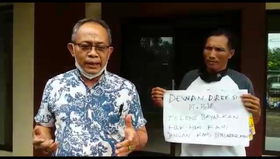 Beberapa karyawan PT BIT, menyambangi kantor