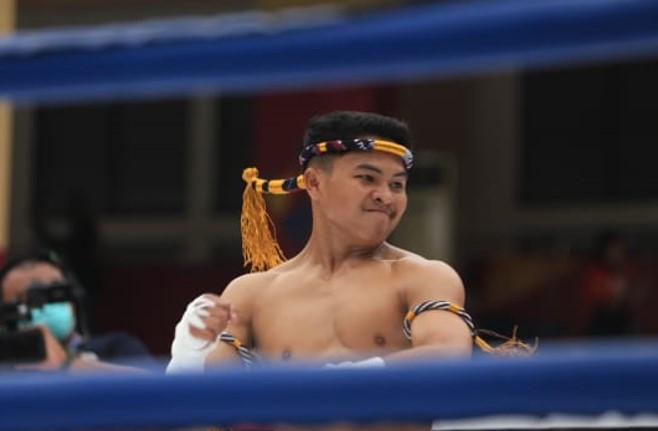 cabang Muaythai mempertandingkan nomor wai kru atau seni