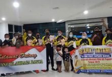 Rombongan tim gulat Kalimantan Selatan tiba di Bandara Internasional Syamsuddin Noor, Banjarbaru