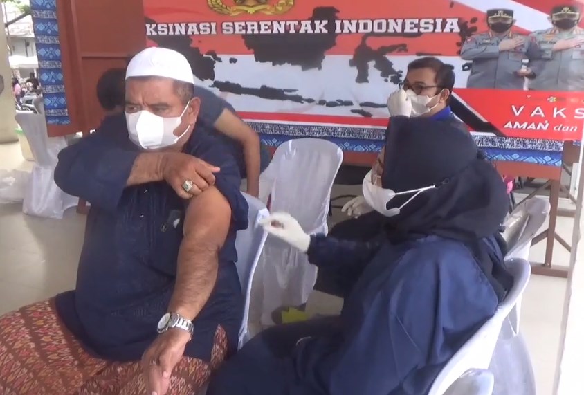 Sugiannor Ikut Vaksin di Menara Pandang