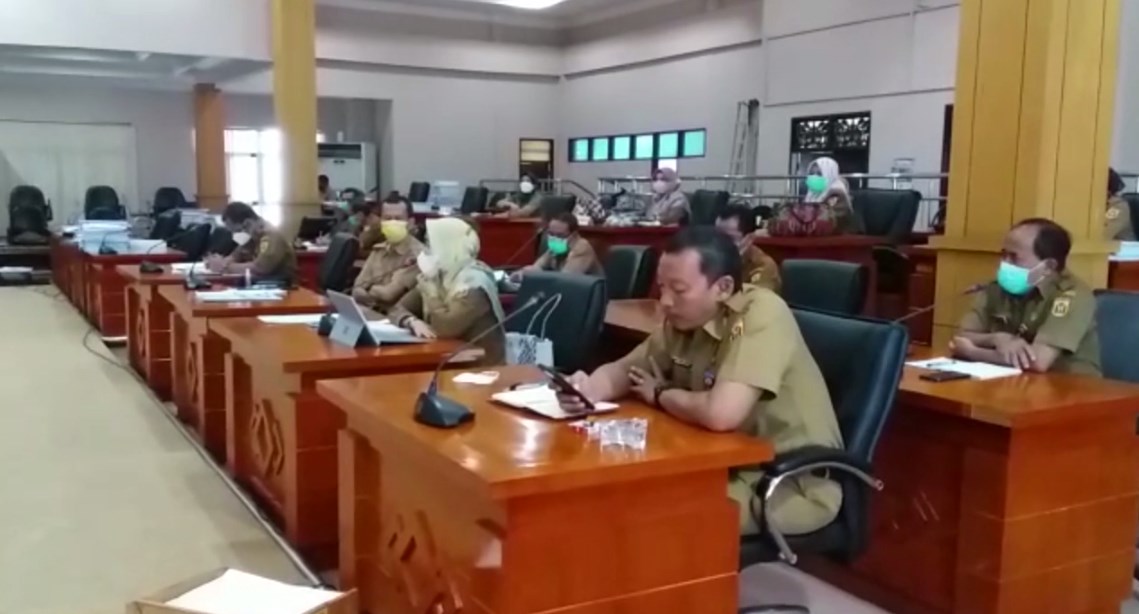 rapat bersama kepala badan diklat dan kepala Dinas Kesehatan Kota Banjarbaru