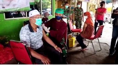 Kodim 1007/Banjarmasin menggelar vaksinasi di Pasar Kalindo