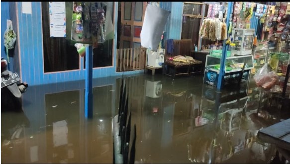 Kawasan Belitung Terendam Banjir Rob