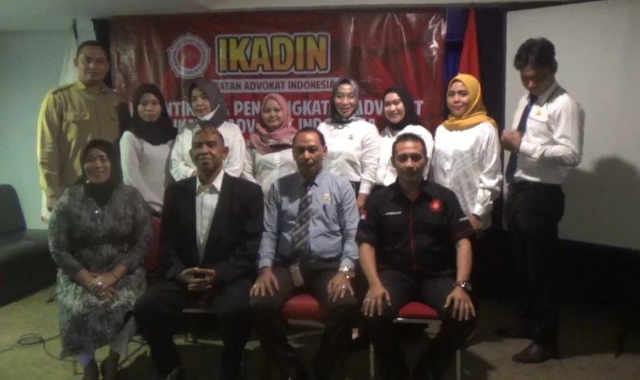 6 anggota baru Ikatan Advokat Indonesia (Ikadin) Kalimantan Selatan resmi dilantik